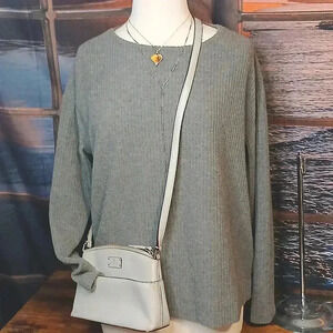 SPLENDID GREY SUPER SOFT SWEATER SIZE MEDIUM